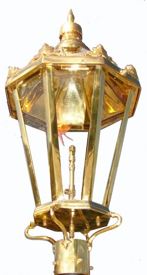 Windsor - Polished Brass (Post Mount)